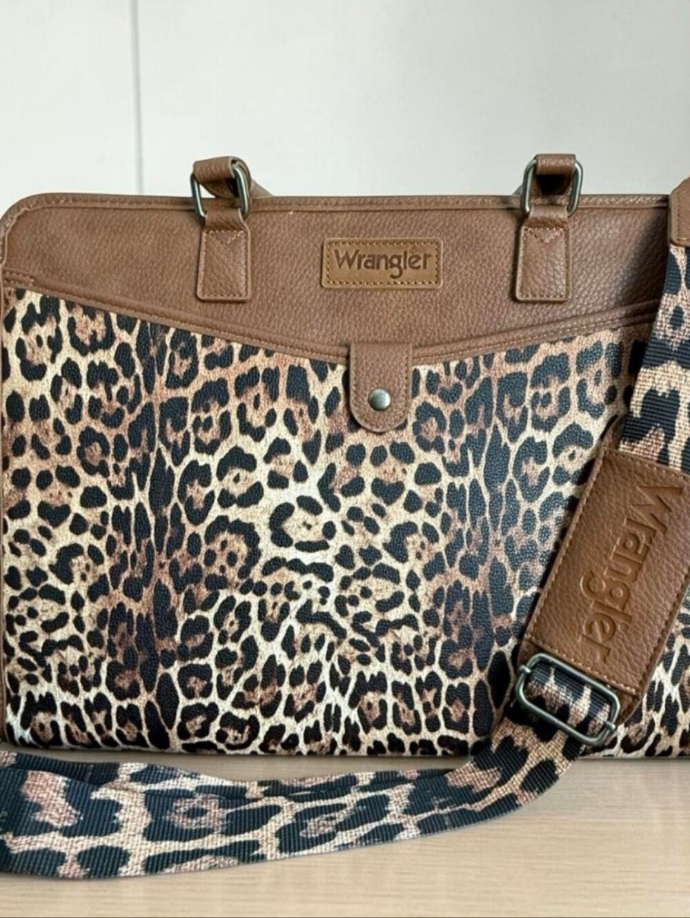 🦋NWT!!🦋 WRANGLER LEATHER LEOPARD TOTE Large XL